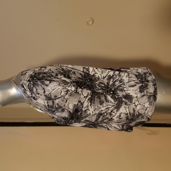 Kim Roger's Lady's ScoopNeck  Tee Shirt with Pleated Bodice Short Sleeved ♥ - Picture 3 of 7